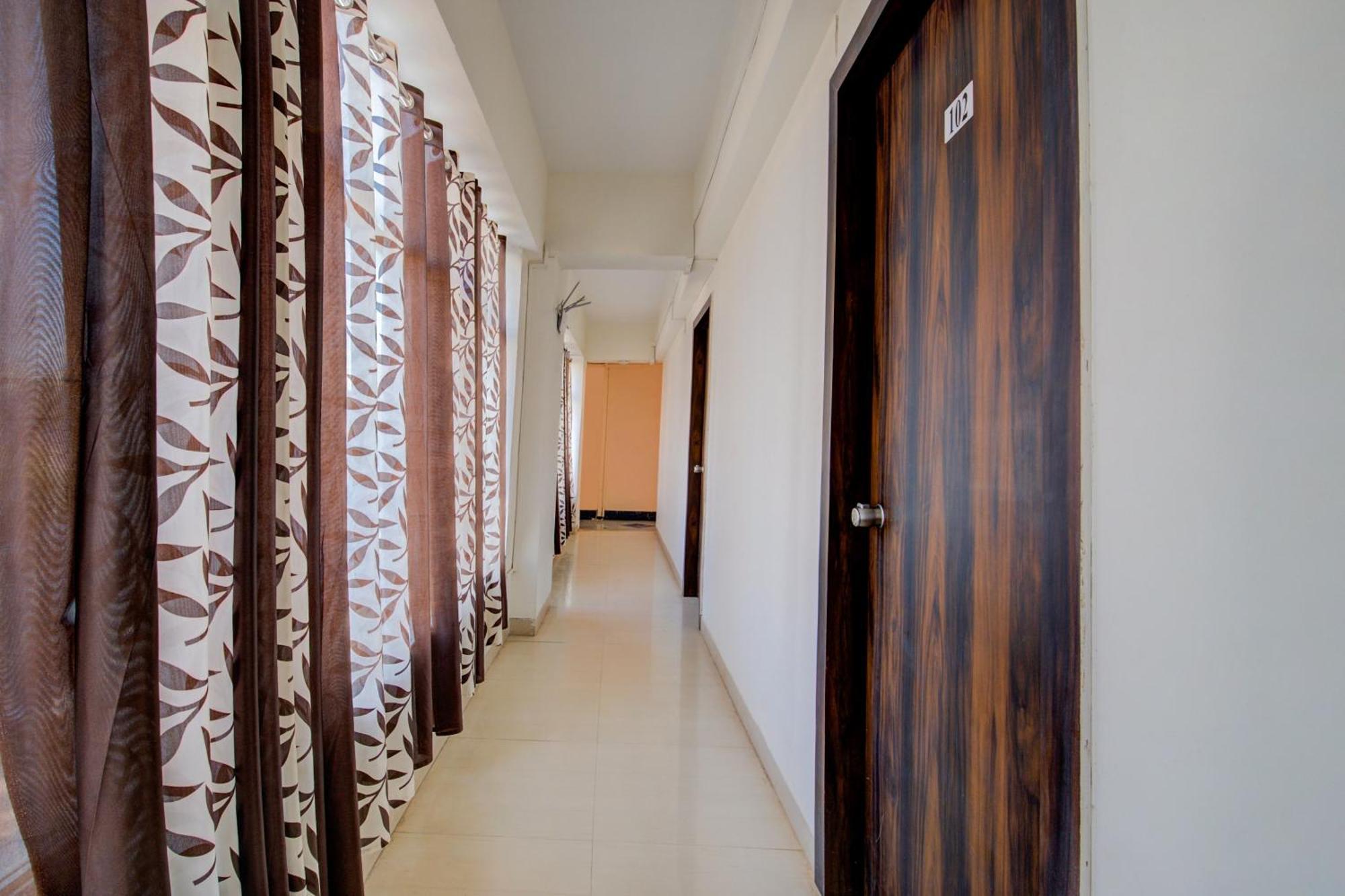Hotel O Sairaj Lodge Méribel Village Buitenkant foto